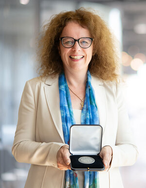 Prof. Dr. Isabell Schnabel