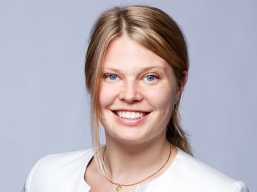 Dr. Sophia Helmrich 