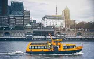 Hamburg, Fähre auf Elbe