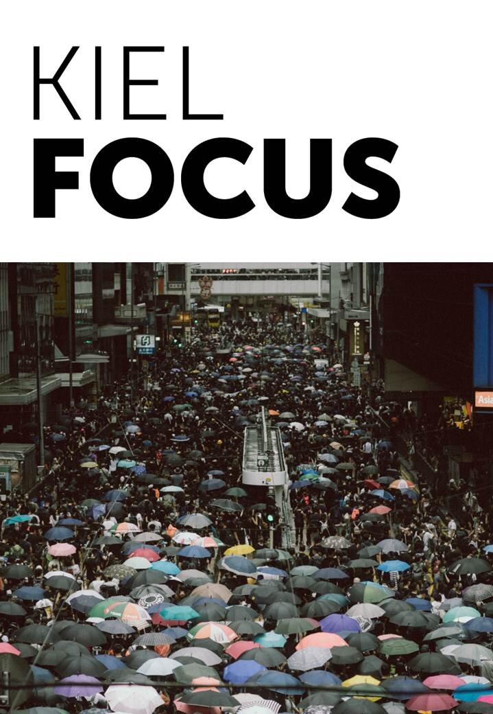 Cover Kiel Focus Crowded street