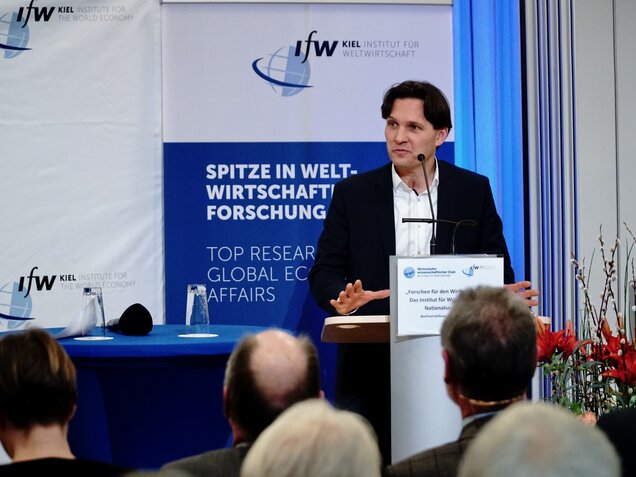 Oliver Grundei on stage