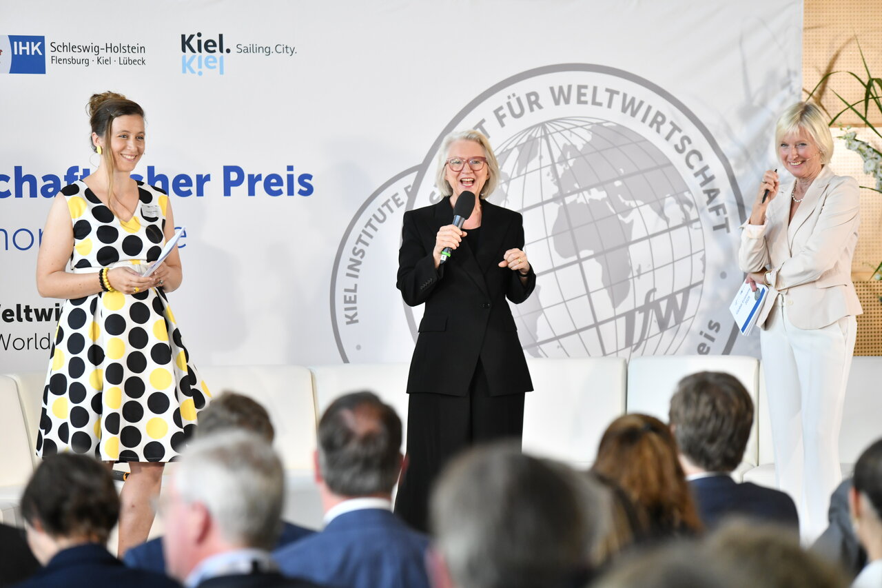 Prof. Dr. Dr. h.c. Monika Schnitzer on stage