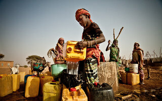 Sahel Food Crisis 2012: Drawing water from a well in the community of Natriguel, Mauritania