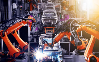 Production site fully automatic with robot arms