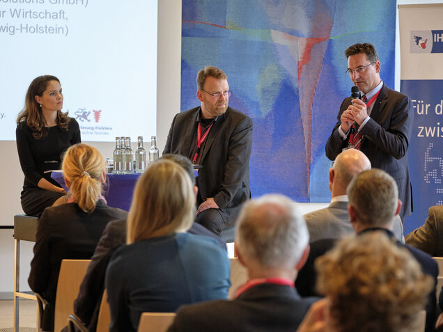 Carolin Roth, Jörg Hansen und Klaus-Hinrich Vater (Präsident, IHK zu Kiel)