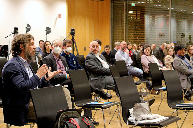Diskussion und Austausch