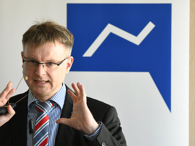 Welcoming address and introduction by Stefan Kooths