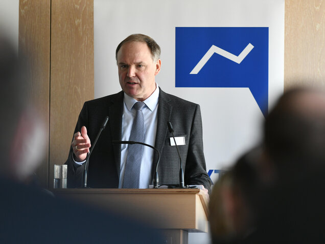 Introduction by Dr. Arno Bäcker