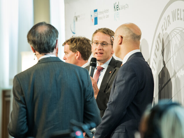 The Minister-President of Schleswig-Holstein, Daniel Günther in discussions with Gabriel Felbermayr.