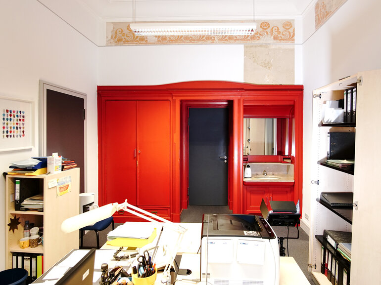 Kiel Institute office with historic furniture element