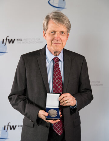 Robert Shiller Robert Shiller showing his medal