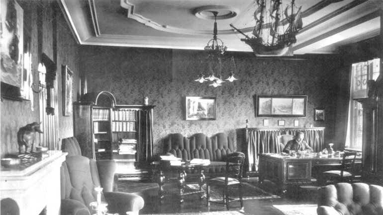 Bernhard Harms in his office
