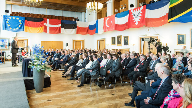 Die Preisverleihung fand im Rathaus der Landeshauptstadt Kiel statt.
