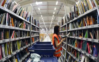Arbeiterin Lager Amazon